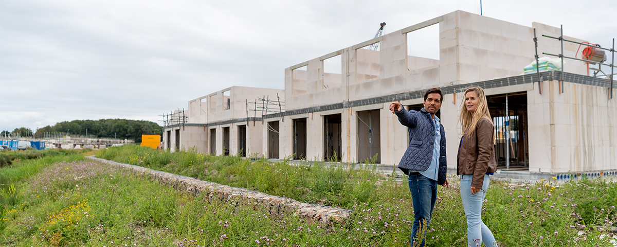 Hoe gaat het kopen van een nieuwbouwhuis? Wij vertellen wat er komt kijken bij het kopen van een nieuwbouwwoning.